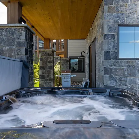 Elk Creek B102 Private Hot Tub Apartment